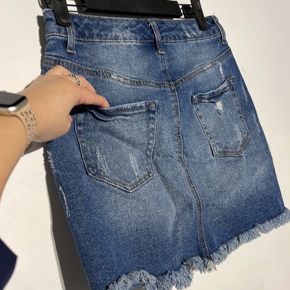 Wild Fable Medium Wash Distressed Denim Skirt Size 4 - Picture 6 of 8